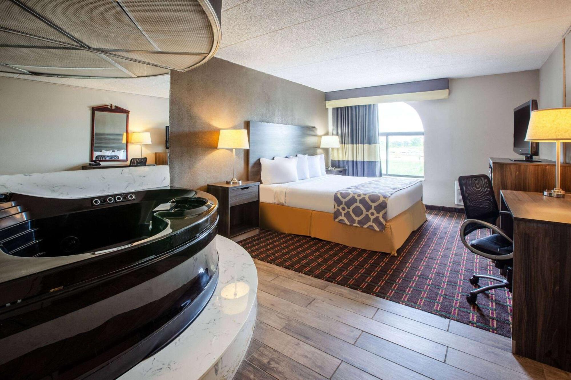 Baymont By Wyndham Northwood Motel Buitenkant foto