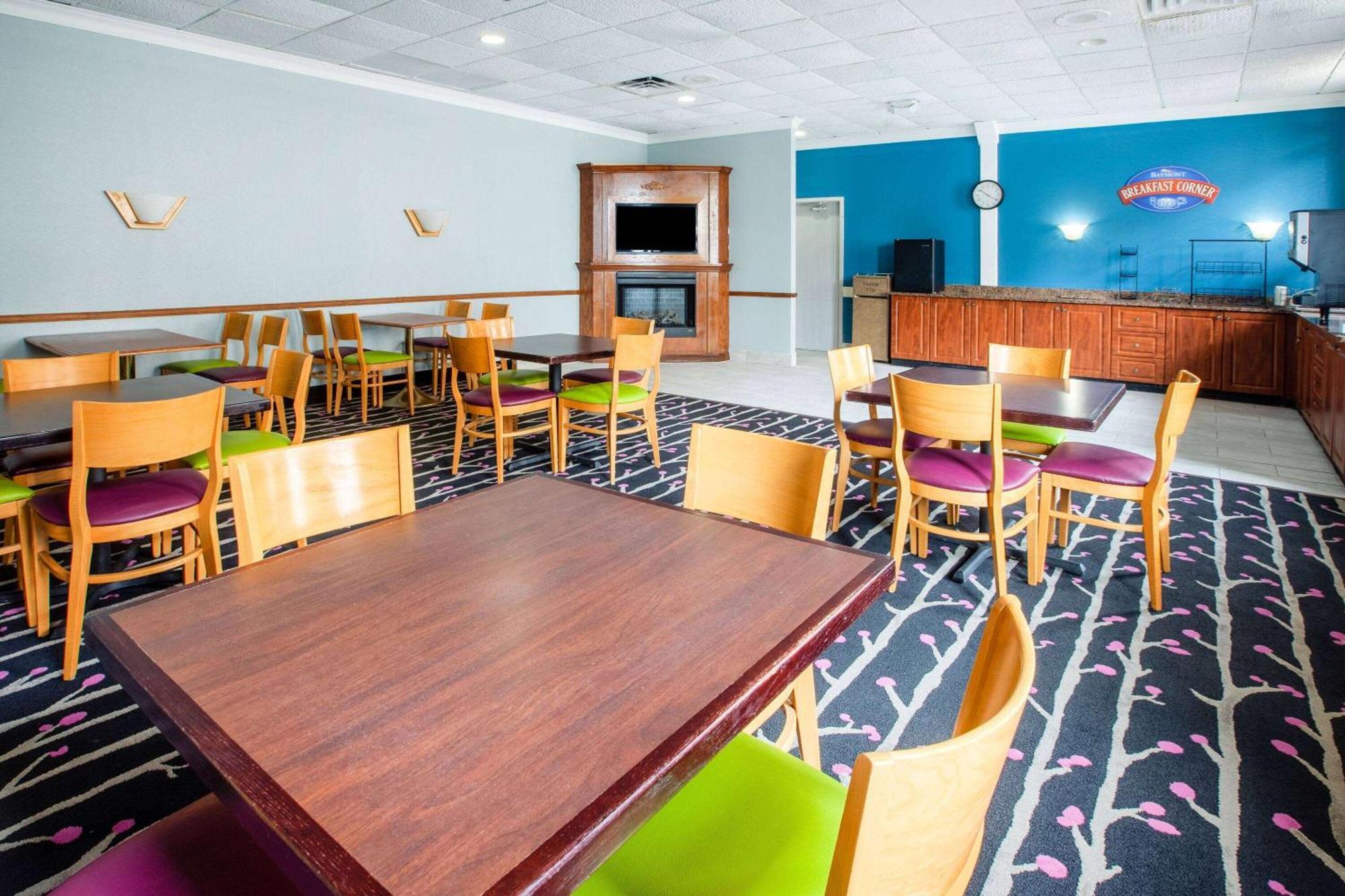 Baymont By Wyndham Northwood Motel Buitenkant foto