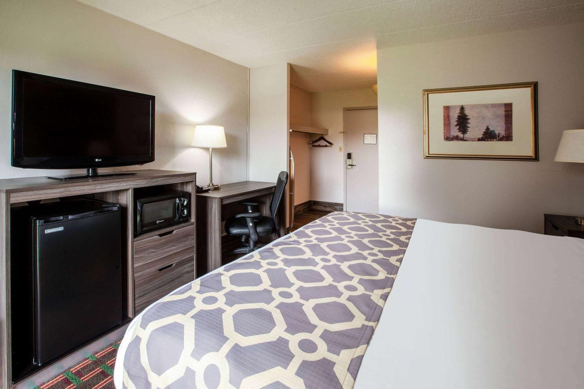 Baymont By Wyndham Northwood Motel Buitenkant foto