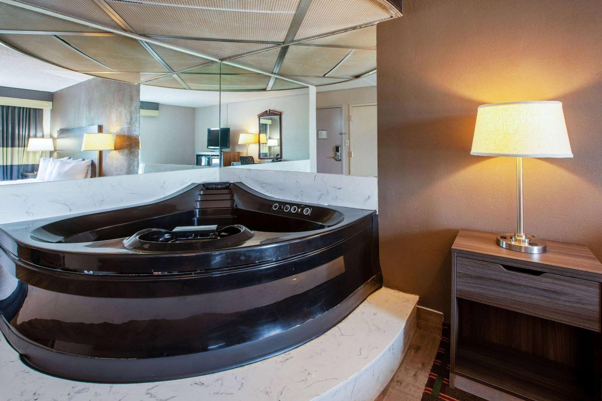 Baymont By Wyndham Northwood Motel Buitenkant foto