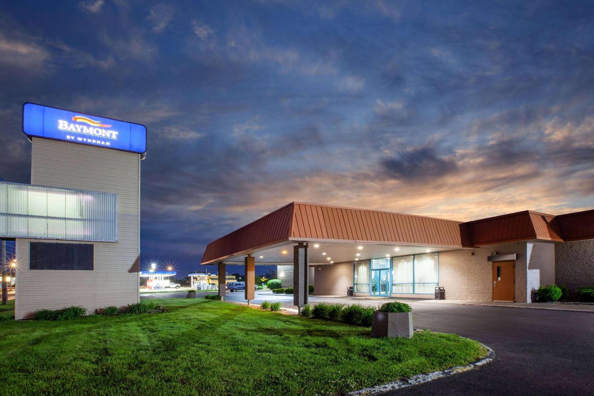 Baymont By Wyndham Northwood Motel Buitenkant foto