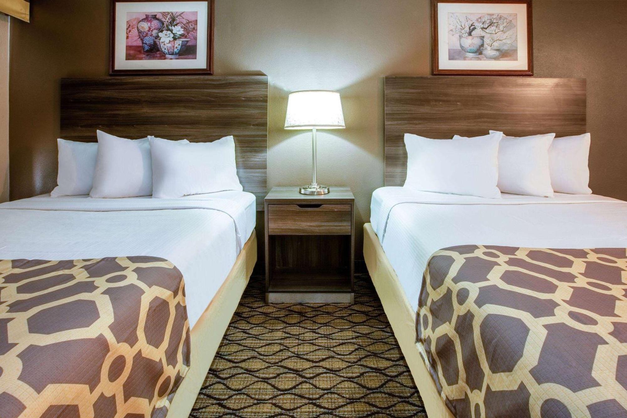 Baymont By Wyndham Northwood Motel Buitenkant foto
